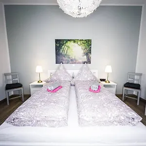 top-wohnung-nahe-porsche-flughafen-messe-bmw.bestleipzighotels.com/
